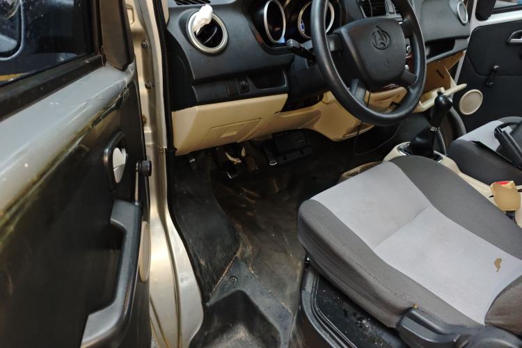 Used CHANGAN KAICHENG Ruixing M80 2018 1.5L Base Model Van Semi-Blind Window Flat Roof Rear-Hinged Doors 4G15S
