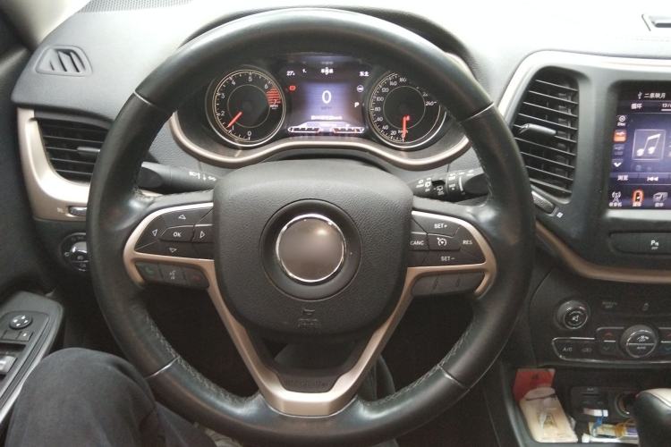 Used Jeep Cherokee 2016 2.0L Superior Edition
