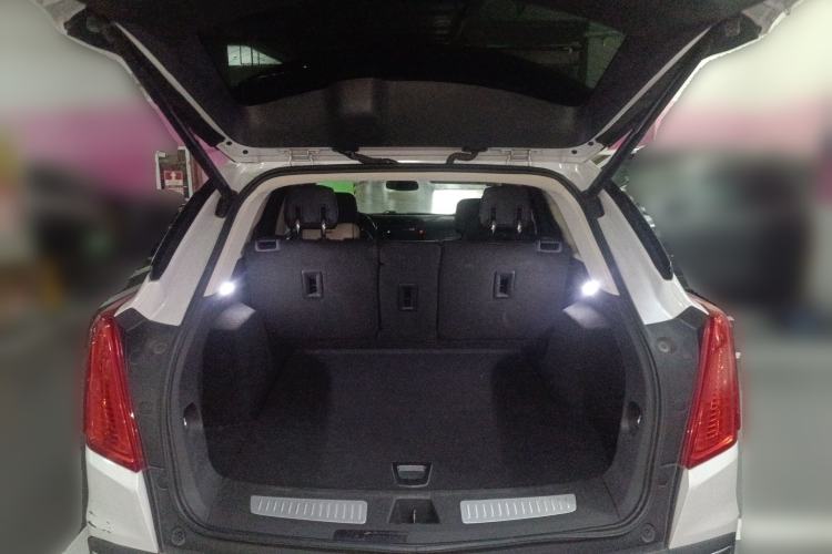 Used Cadillac XT5 2018 25T Luxury Model Trunk