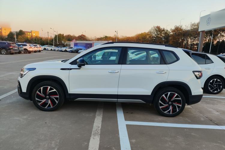 Used Volkswagen Tharu 2024 300TSI Two-Wheel-Drive Moon Luxury Edition
