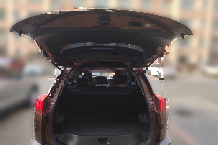 Used Toyota RAV4 2015 2.0L CVT 4x4 Trend Edition Trunk