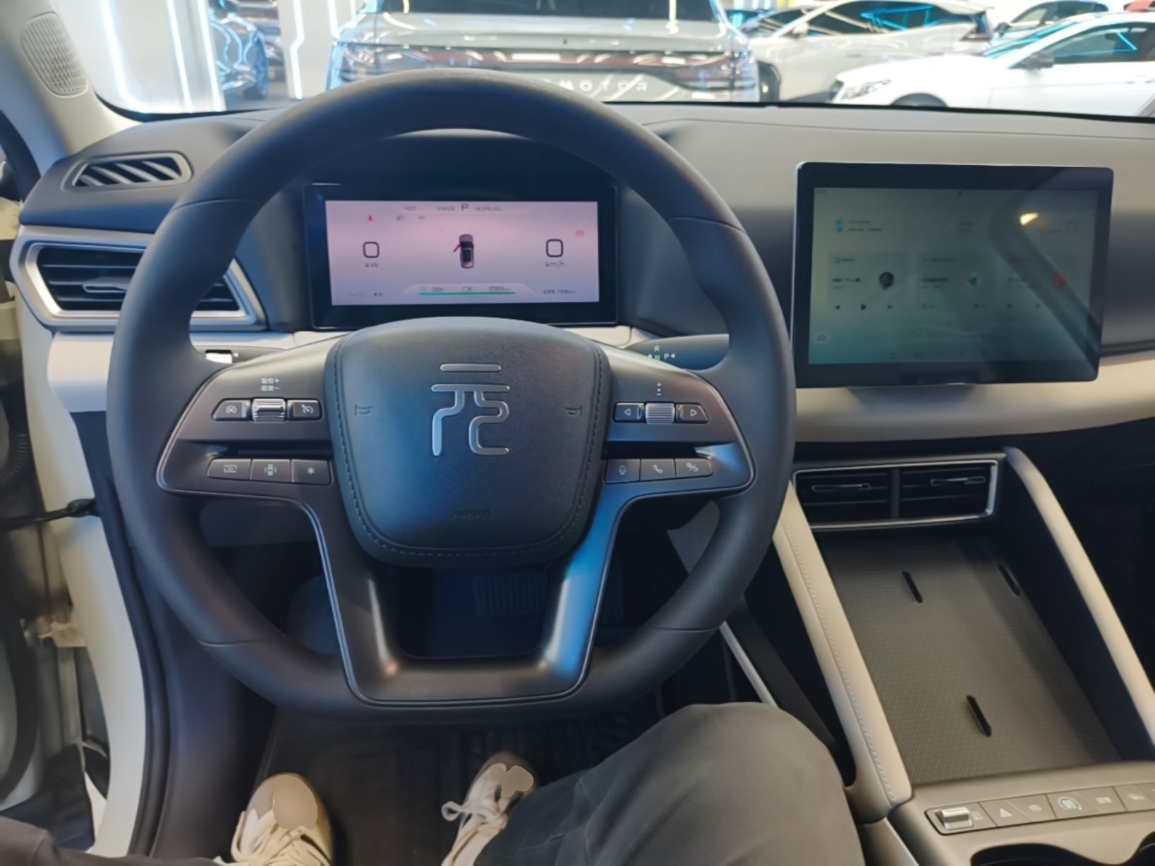 BYD Yuan UP 2025 Model 301KM Leading Version — снимка 14