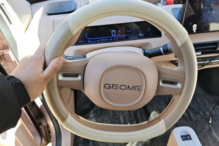 Used Geely Galaxy Panda 2024 Panda Mini 200km Endurance Bear Steering Wheel