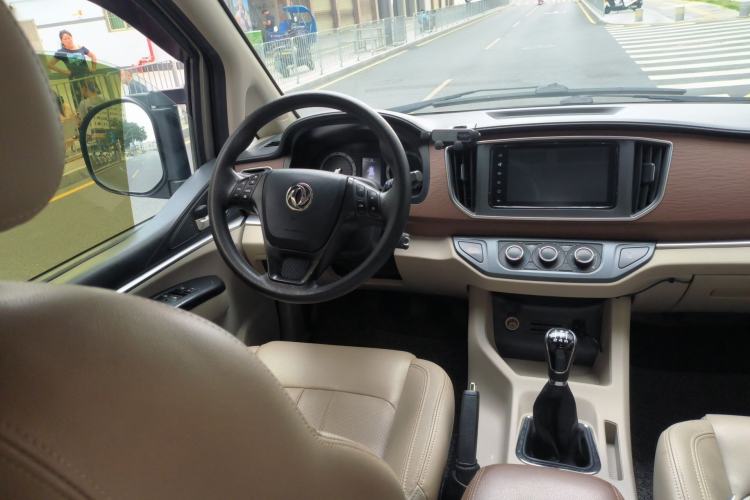 Used FORTHING Lingzhi 2020 M5L 1.6L Luxury 7-Seater Steering Wheel