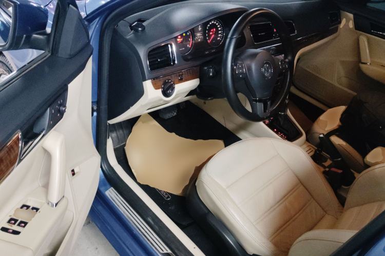 Used Volkswagen Lavida 2013 Revised Version 1.6L Automatic Luxury Edition