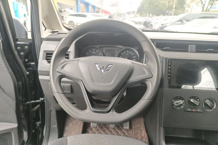 Used Wuling Hongguang PLUS 2020 1.5L Manual Standard Edition 7-Seater
