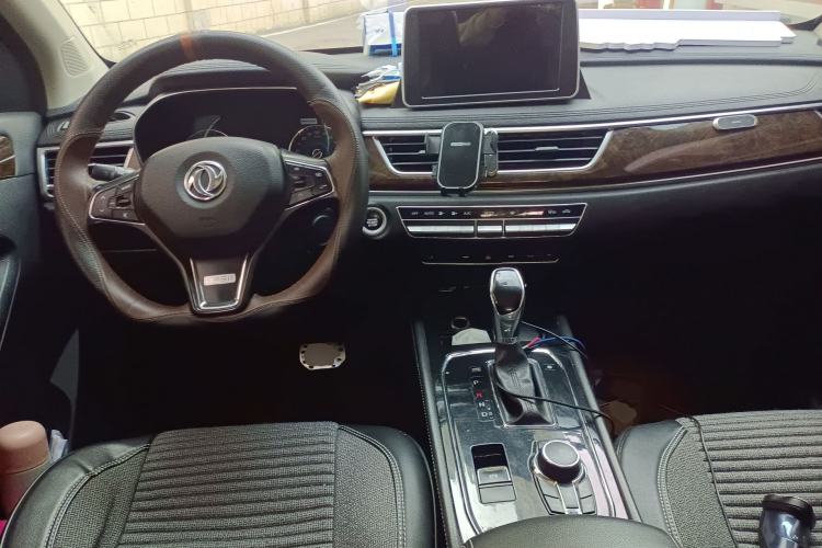 Used Dongfeng Fengon 580 2017 1.5T CVT Smart Style Model Center Console