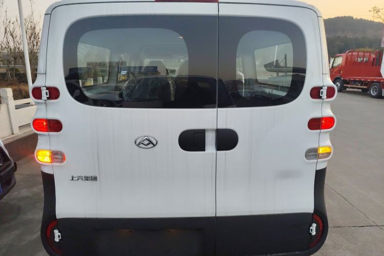 Used SAIC MAXUS Dana V1 2025 V1+ Long Wheelbase Low-Roof Multi-Function Version (62 kWh)