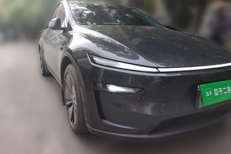 Used Tesla Model Y 2025 Rear-Wheel Drive First Edition Front Right 45 Deg