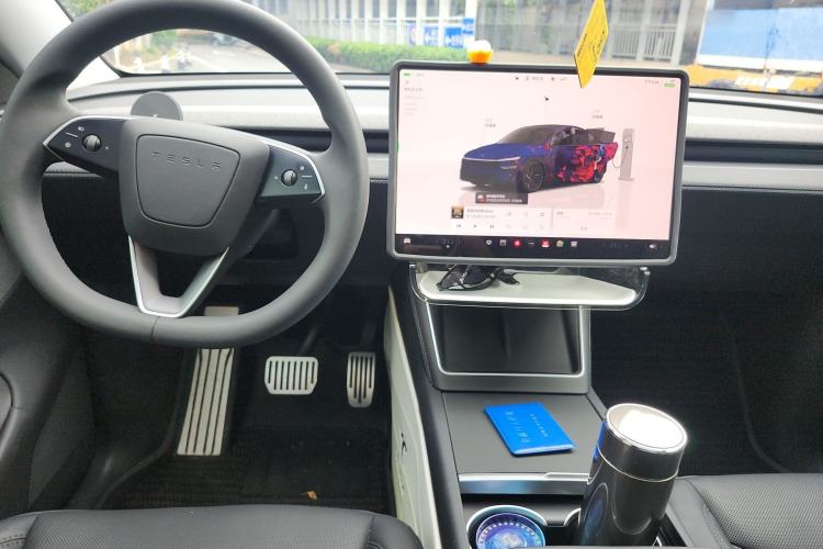 Used Tesla Model Y 2025 Rear-Wheel-Drive Version Center Console