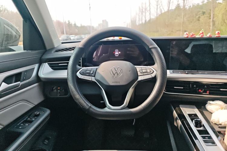 Used Volkswagen Tavendor 2024 330TSI Luxury Touring - All-Inclusive Edition Steering Wheel