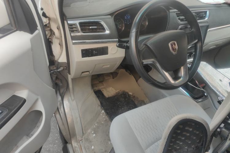 Used Jinbei New Hiace X30L 2018 1.5L Box Truck Wealth Edition DLCG14 Center Console