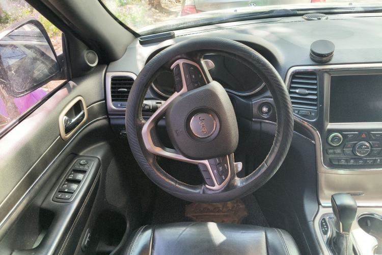 Used Jeep Grand Cherokee 2016 3.0L Comfort Navigation Edition Steering Wheel