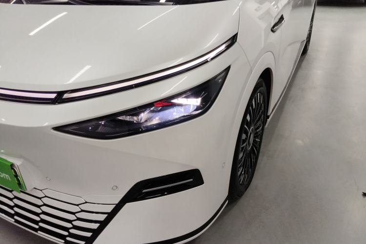 Used XPeng X9 2025 740 Ultra-Long Range Max
