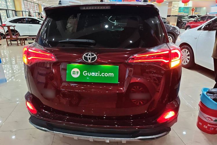 Used Toyota RAV4 2016 2.0L CVT Two-Wheel Drive Fashion Edition China V Standard
