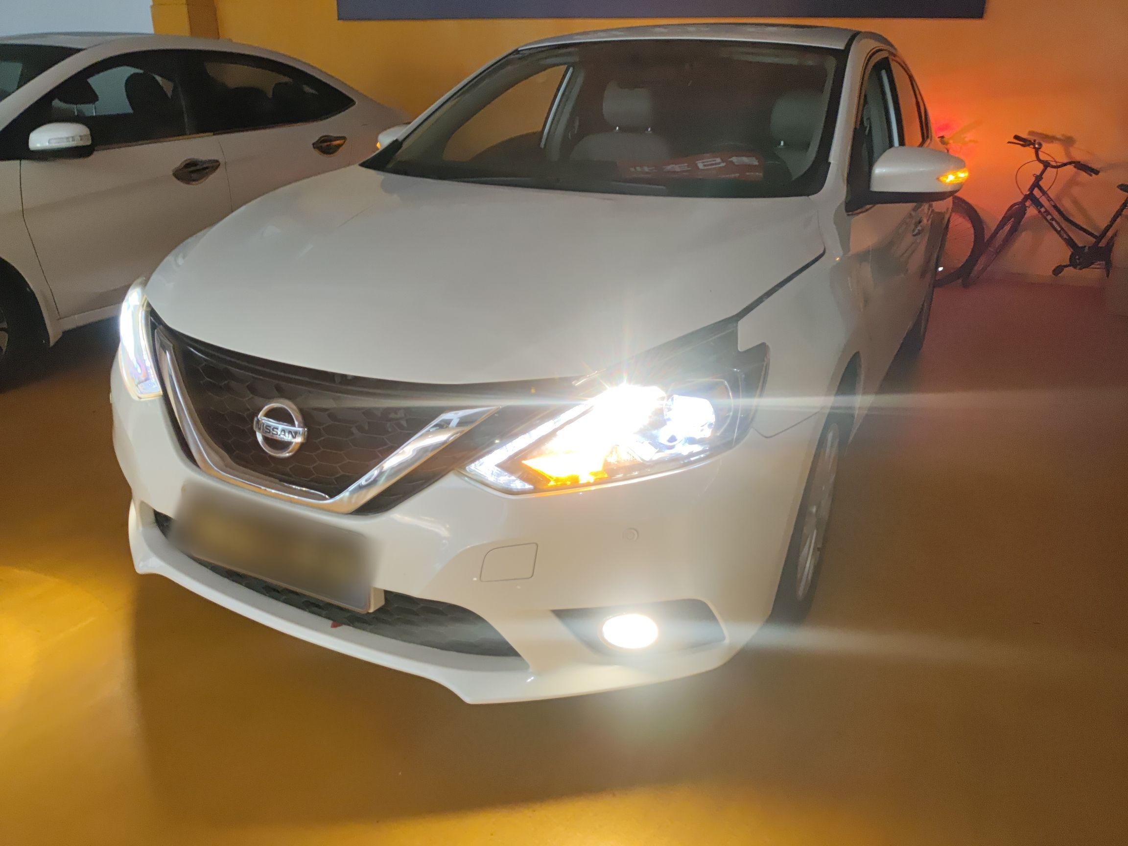 تحت مقدمة السيارة