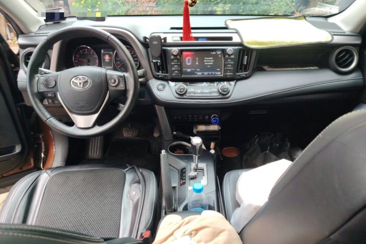 Used Toyota RAV4 2016 2.0L CVT Two-Wheel Drive Smart Edition China V Standard Center Console
