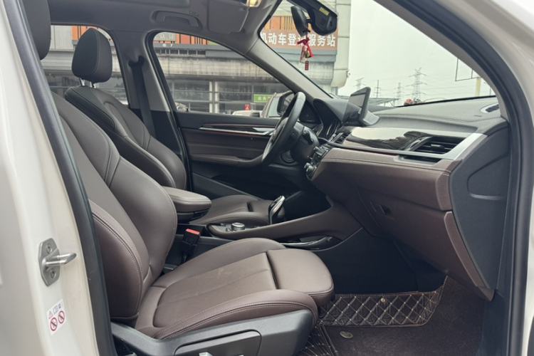 Used BMW X1 2022 Updated xDrive25Li Premium Edition Interior 3