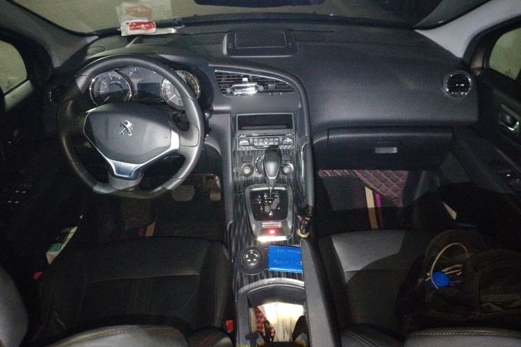 Used Peugeot 3008 2013 1.6THP Automatic Prestige Edition Center Console