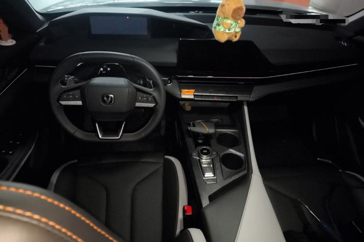 Used Changan UNI-V 2023 1.5T Prestige Model