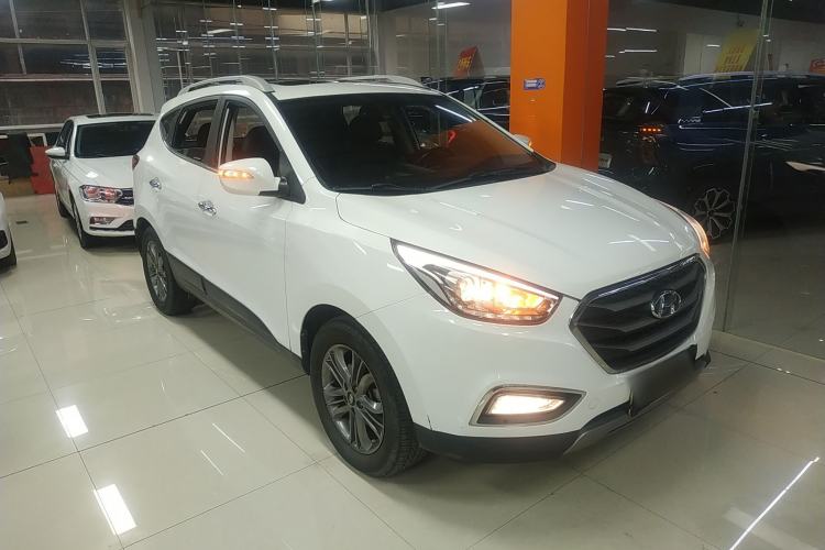 Used Hyundai ix35 2015 2.0L Automatic 2WD Smart Type China IV Front Right 45 Deg