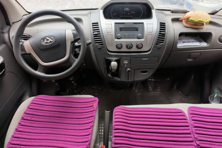 Used SAIC MAXUS Xintu V80 2016 2.5T Manual Aoyuntong National IV Short Wheelbase Mid-Roof 6-Seater