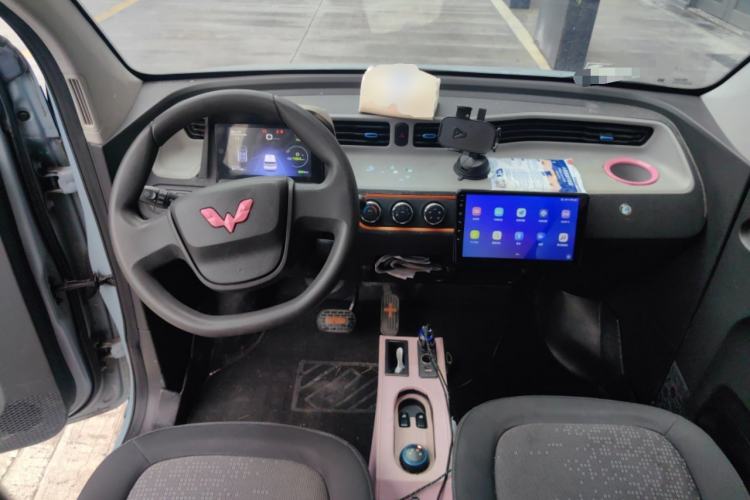 Used Wuling Hongguang MINIEV 2020 Enjoyment Model Lithium Iron Phosphate Center Console
