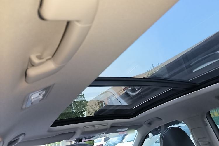 Used Volkswagen Tiguan L 2017 380TSI Automatic All-Wheel-Drive Luxury Edition Center Console