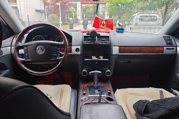 Used Volkswagen Touareg 2006 3.2L Luxury Edition Center Console