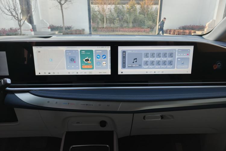 Used SAIC MAXUS G90 2023 2.0T Xingyun 7-Seater Version
