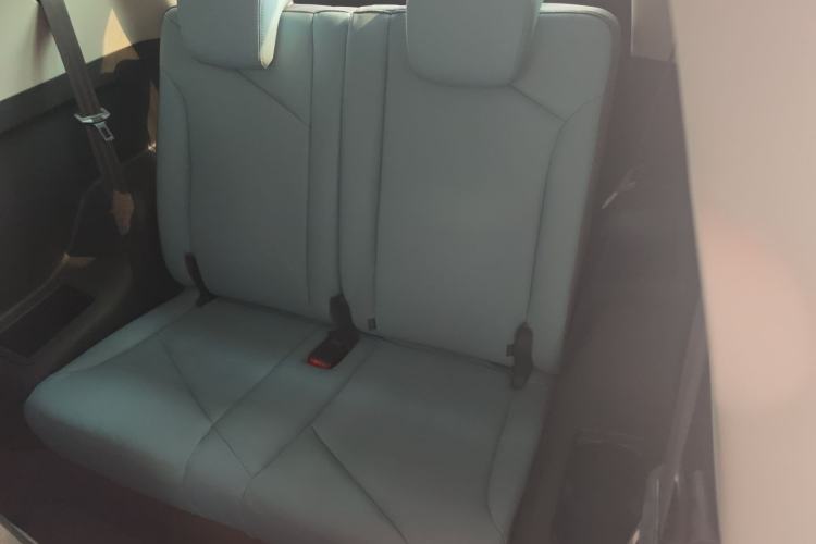 Used Chery QQ Little Ant 2022 Restyled Version Sweet Pink Edition Half-Sugar Version 30.6 kWh 30 kW 301 km Left Rear Seat