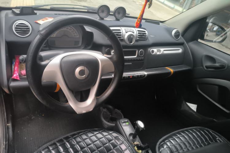 Used smart fortwo 2011 1.0 MHD Convertible Orange Edition Center Console