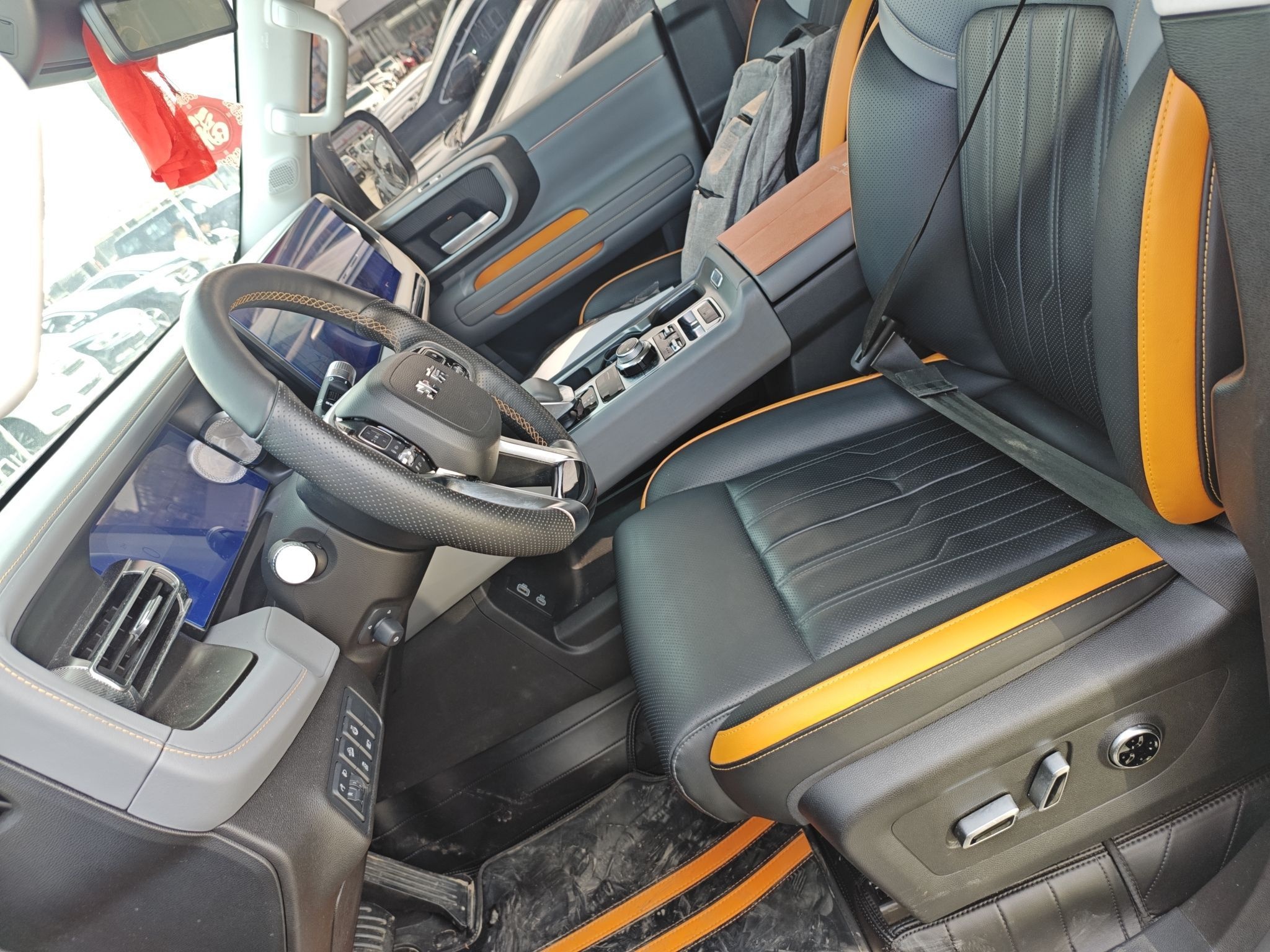 المقاعد الأمامية داخل السيارة