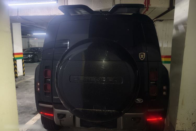 Used Land Rover Defender 2025 110 3.0T P400 – Dynamic HSE Rear