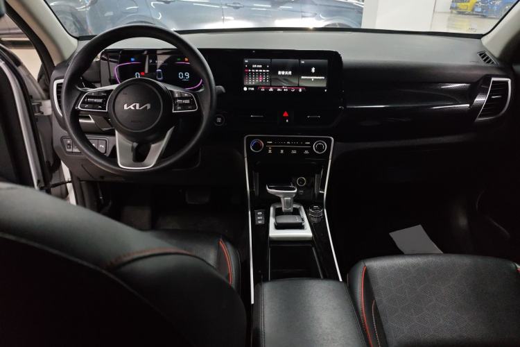 Used Kia Seltos 2023 1.5L CVT Luxury Edition Center Console