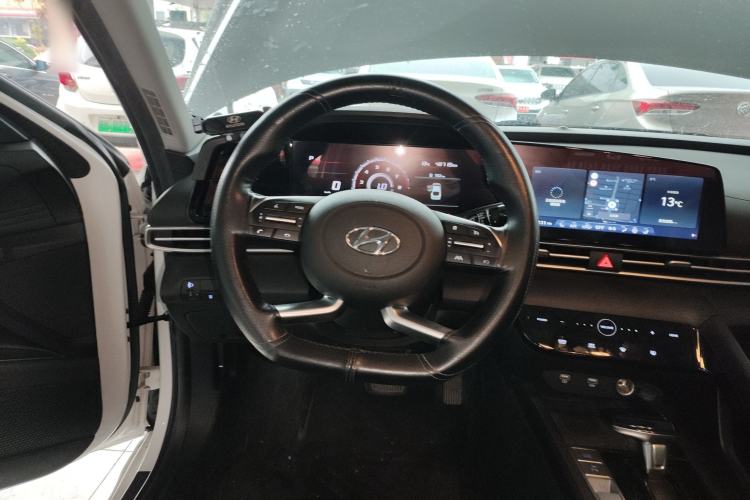 Used Hyundai Elantra 2021 1.5L CVT LUX Prestige Edition Steering Wheel