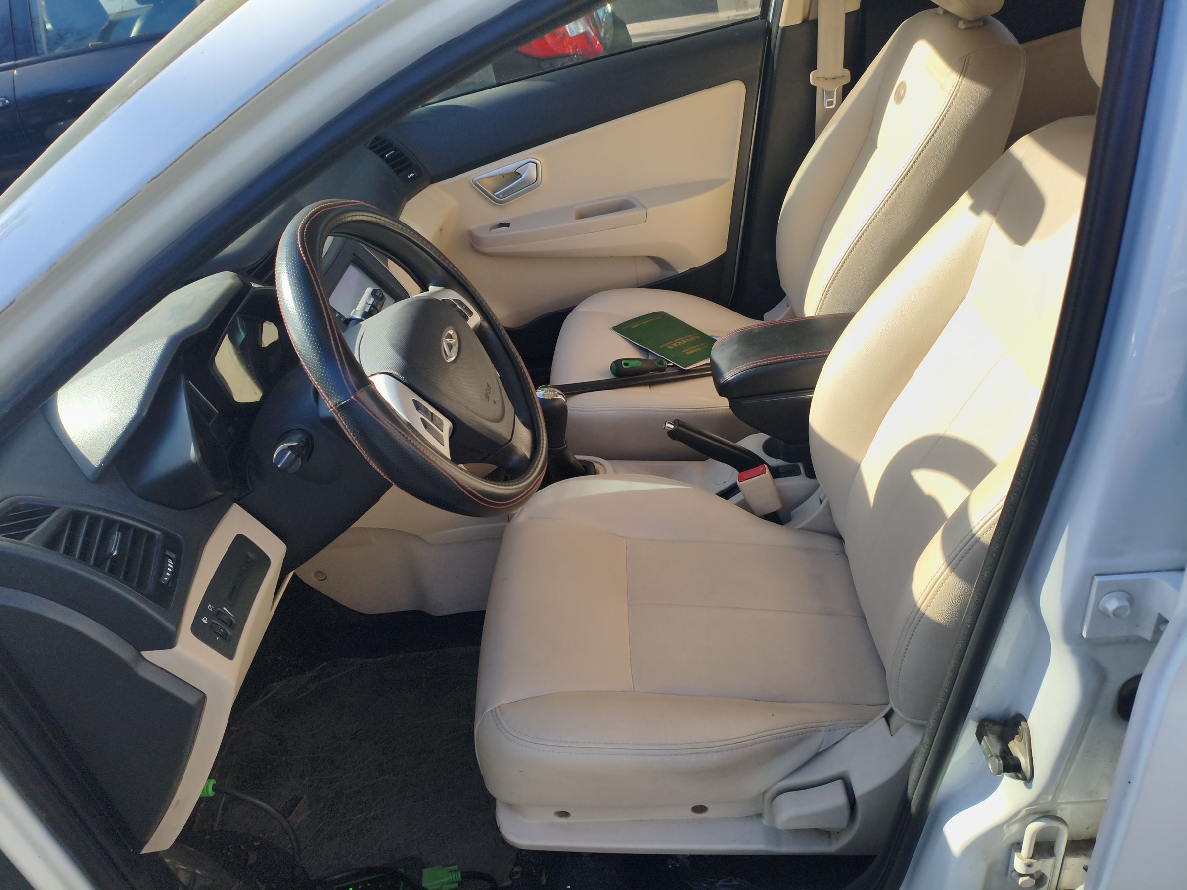 Переднее сиденье в автомобиле