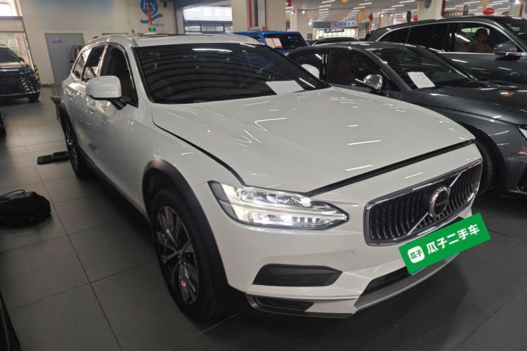 Used Volvo V90 2023 Cross Country B5 AWD Smart Range Edition
