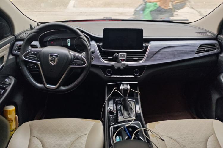 Used Baojun 730 2017 1.5T DCT Fashion Edition 7-Seater China V Emission Standard Center Console