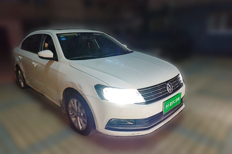 Used Volkswagen Lavida 2015 1.6L Automatic Comfort Edition Front Right 45 Deg