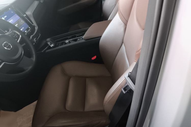 Used Volvo XC60 2023 B5 4x4 Smart Luxury Edition Left Front Seat