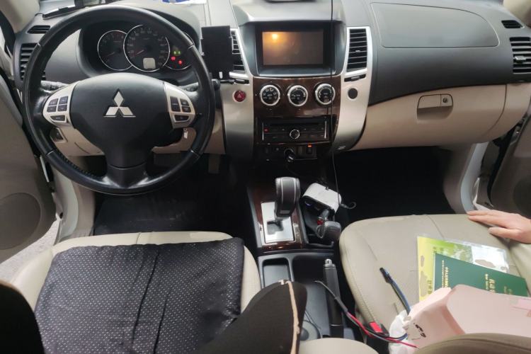 Used Mitsubishi Pajero Sport 2013 3.0L Automatic 4x4 Flagship Edition
