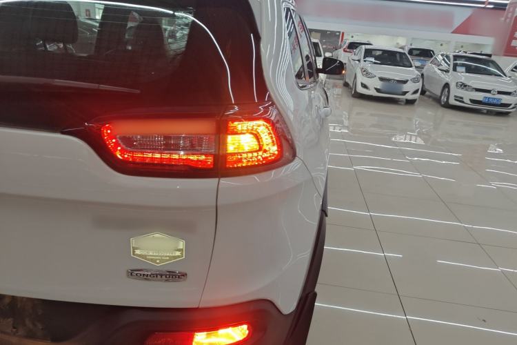 Used Jeep Cherokee 2016 2.4L Professional Edition Exterior 3