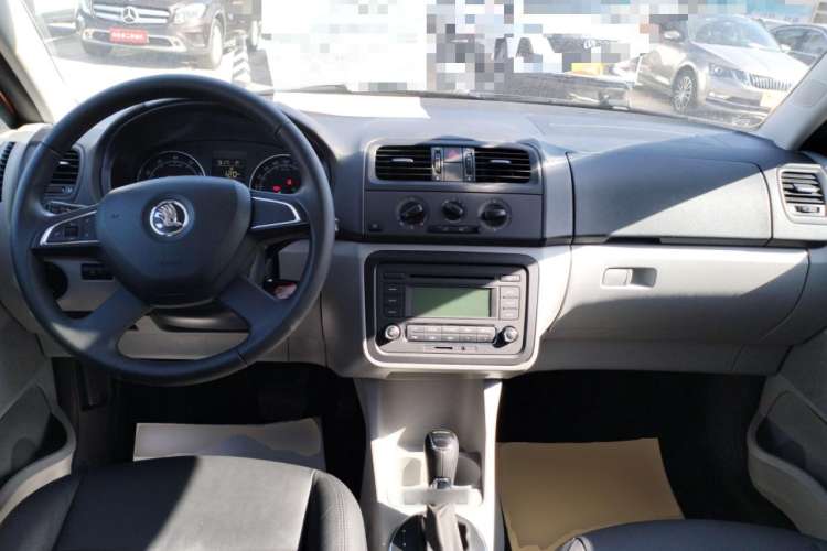 Used Skoda Fabia 2014 1.6L Automatic Crystal Edition
