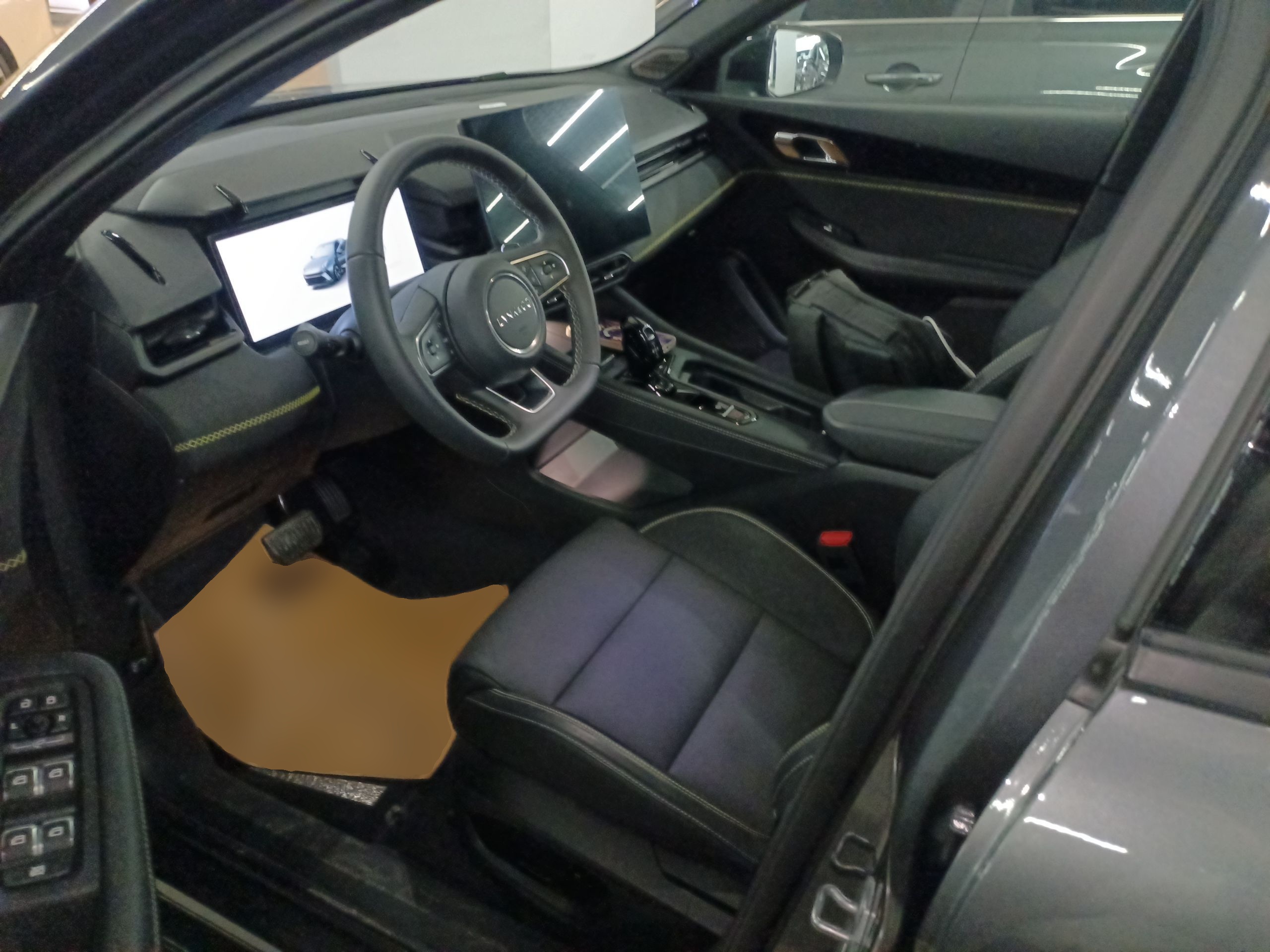 Переднее сиденье в автомобиле