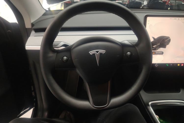 Used Tesla Model Y 2023 Long-Range All-Wheel-Drive Version