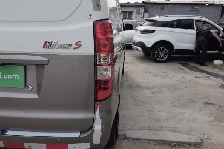 Used Jinbei New Hiace S 2023 1.5L Wealth Edition Van 2/5-Seater Air-Conditioned Model SWC15M Right Rear Taillight