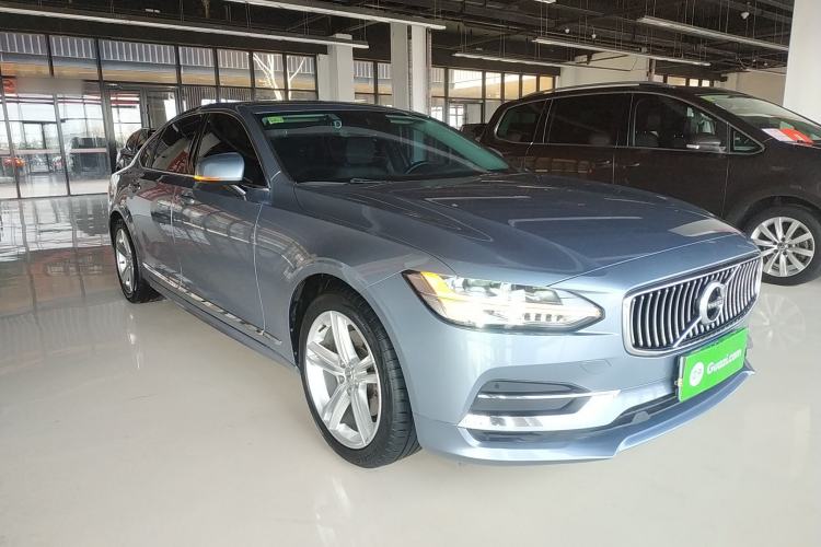 Used Volvo S90 2019 T4 Zhiyi Edition Front Right 45 Deg