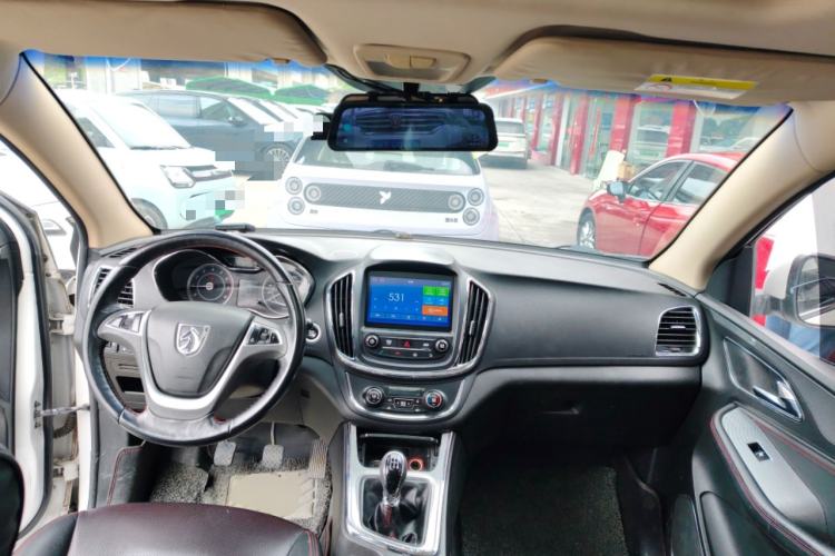 Used Baojun 560 2015 1.8L manual luxury version Center Console