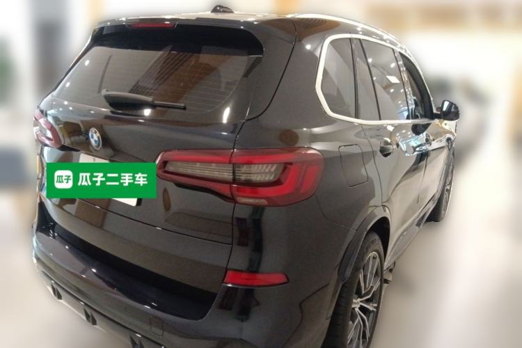 Used BMW X5 2022 xDrive 30Li Luxury M Sport Package Rear Right 45 Deg